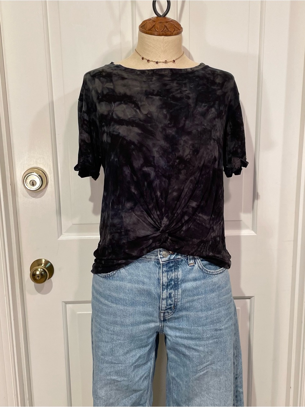 Hands to Hearts Black Tie-Dye Tee With Front Tie